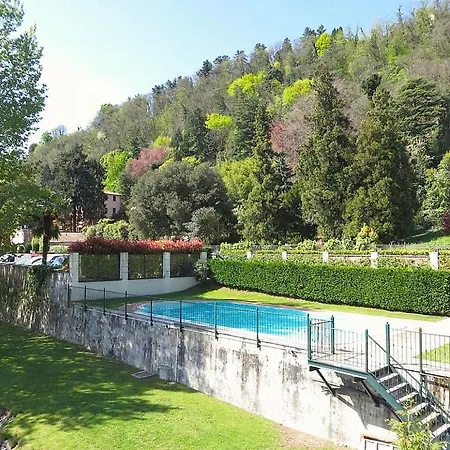 Sleeps 4 Pool Wifi Apartment